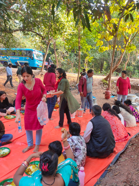 Exciting photo from N K Public School’s annual school picnic. Students are seen enjoying a day of outdoor fun, playing games, and having a picnic lunch, reflecting the enriching extracurricular activities provided by the school.